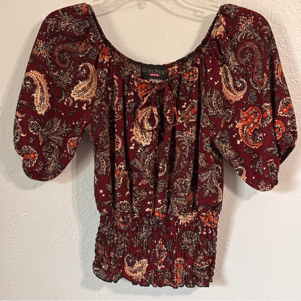 Discreet Women’s M Burgundy Paisley‎ Boho Crop Top Smocked Waist Peasant Blouse